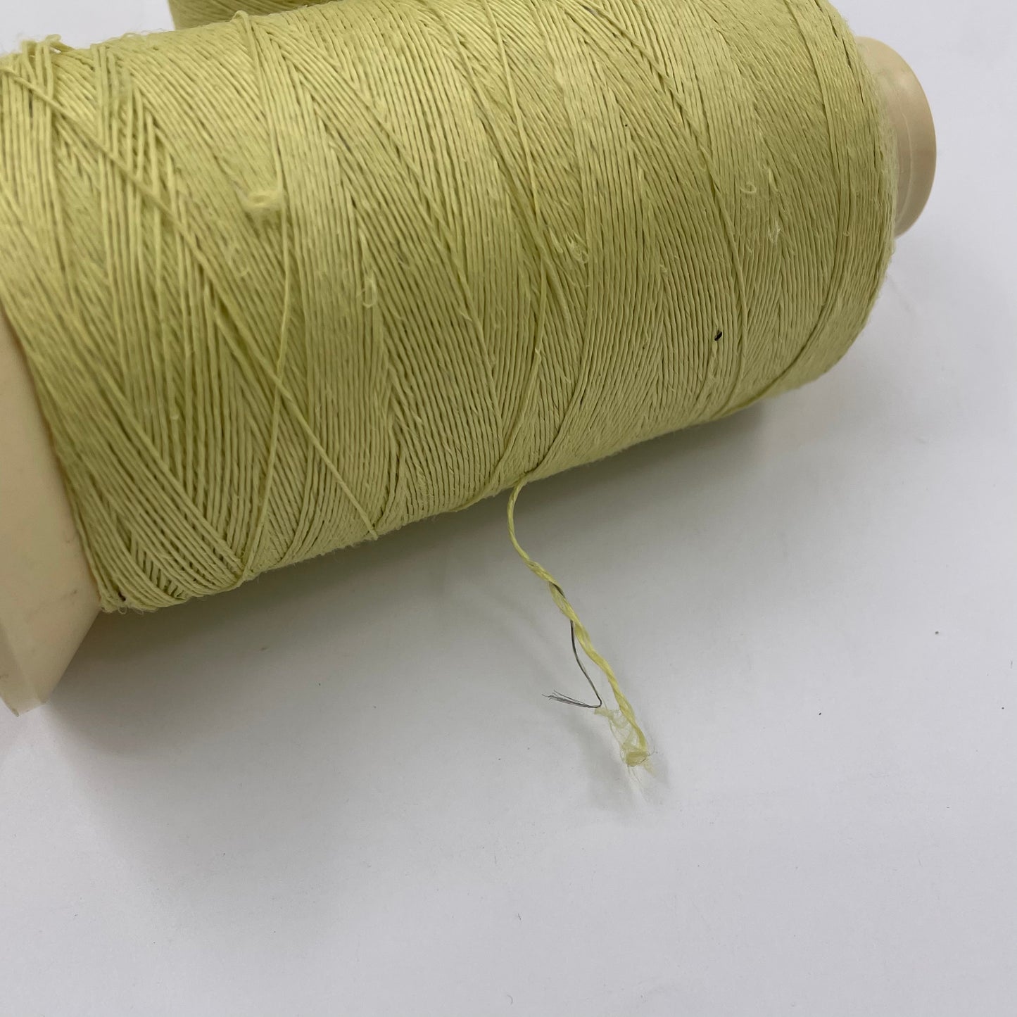 Aramid wrapped steel wire thread zoom in