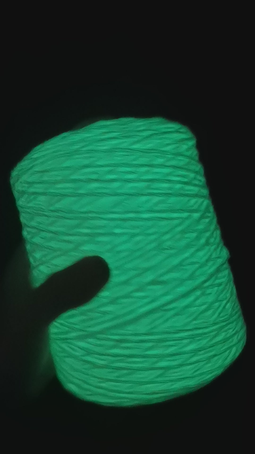 Glow in the dark fluorescent yarn for tufting (sample)